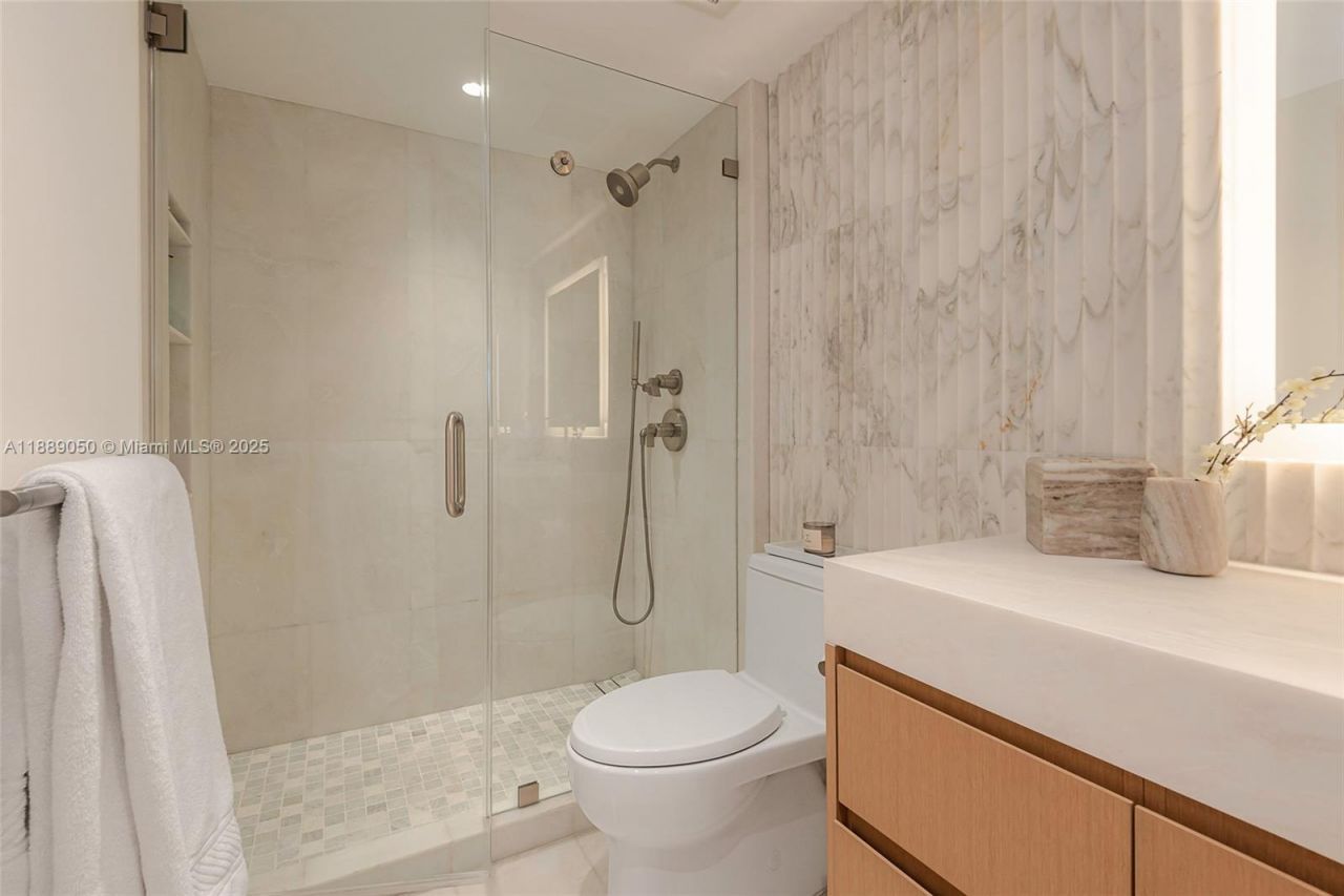 2301 Collins Ave, Unit 1527, Miami Beach, FL 33139 Photo