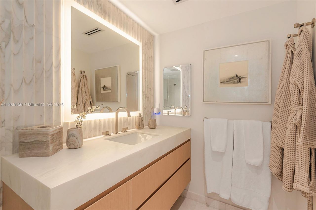 2301 Collins Ave, Unit 1527, Miami Beach, FL 33139 Photo