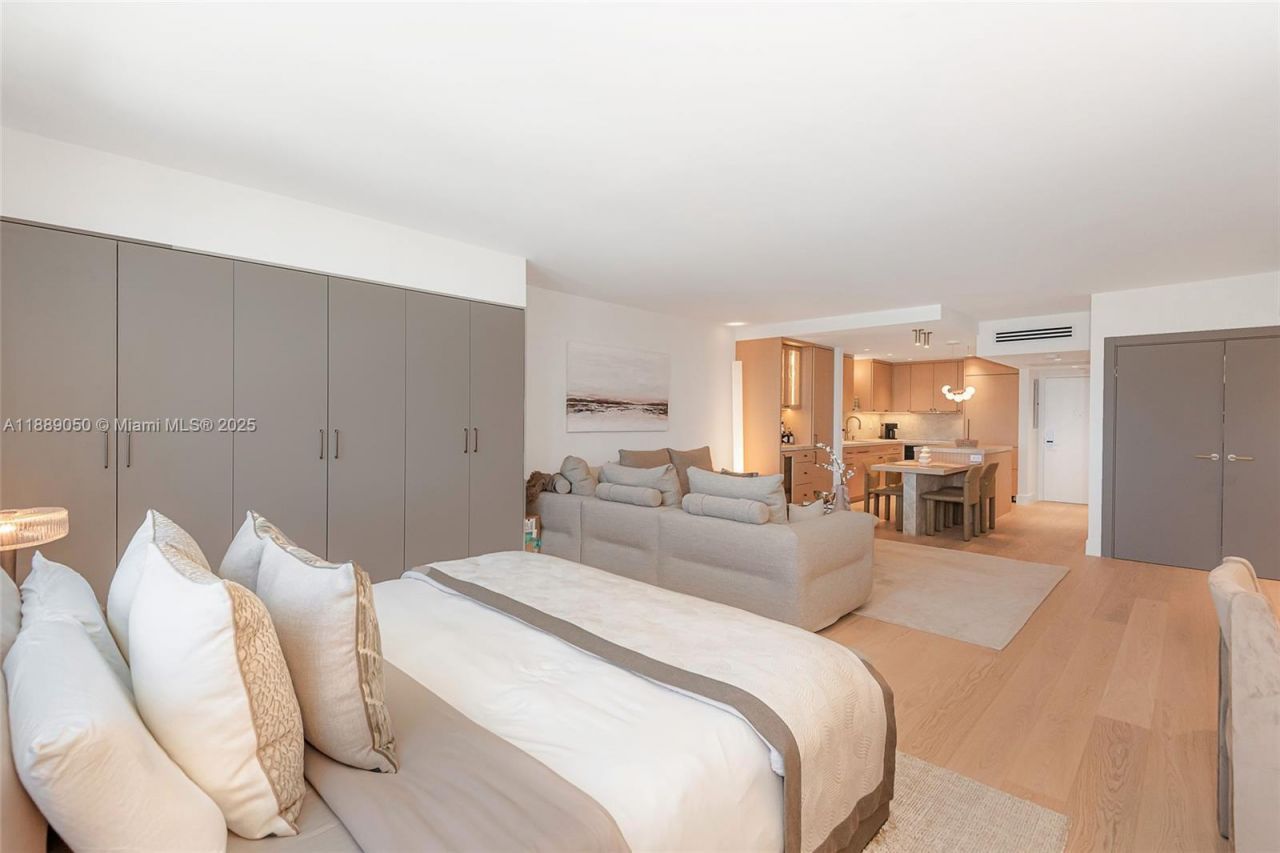 2301 Collins Ave, Unit 1527, Miami Beach, FL 33139 Photo