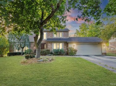 29837 High Valley Court, Farmington Hills, MI 48331