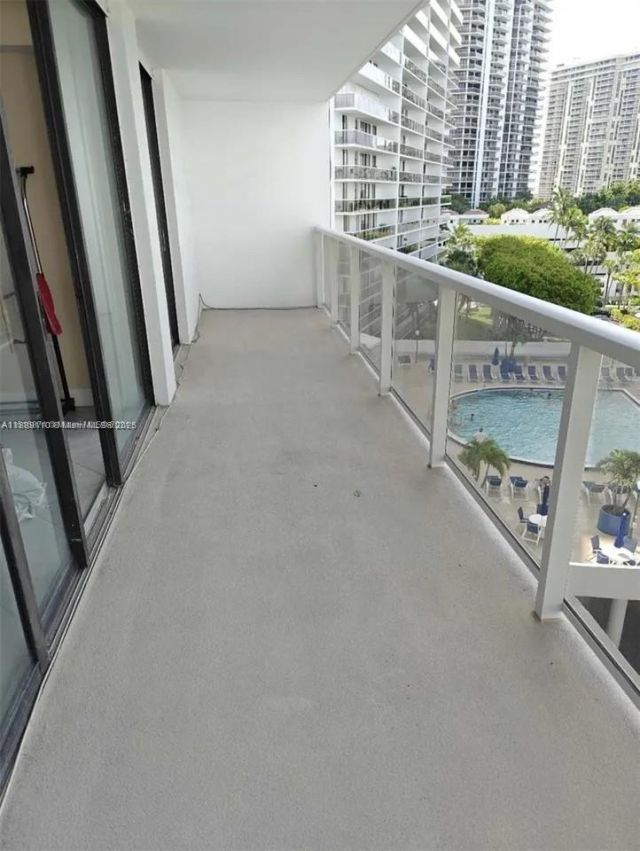 3701 N Country Club Dr, Unit 705, Aventura, FL 33180 Photo