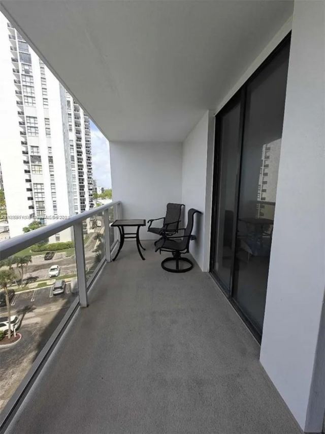 3701 N Country Club Dr, Unit 705, Aventura, FL 33180 Photo