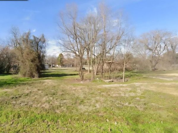 212 E Compress Street, Hope, AR 71801