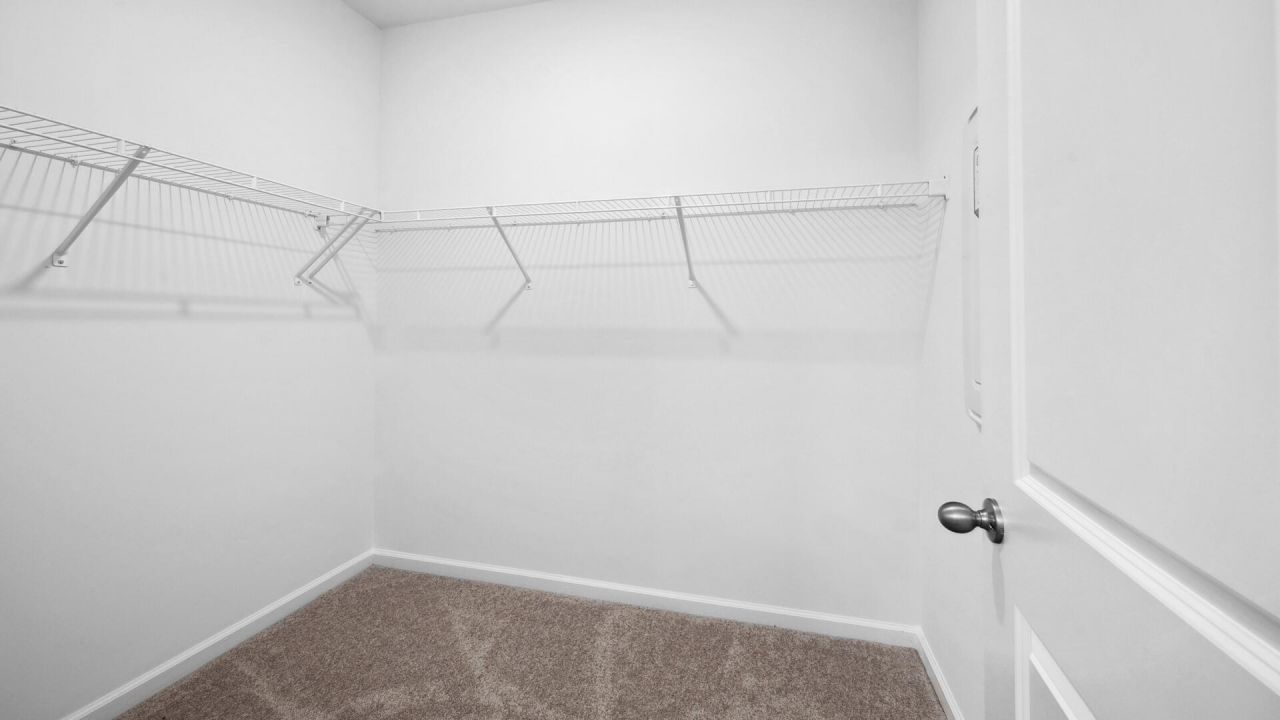 454 Cadbury Loop Photo 17