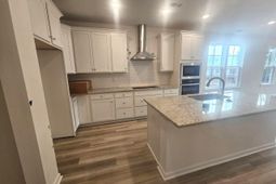 454 Cadbury Loop photo 4