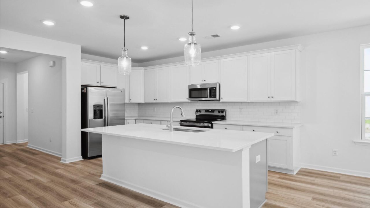 454 Cadbury Loop Photo 8