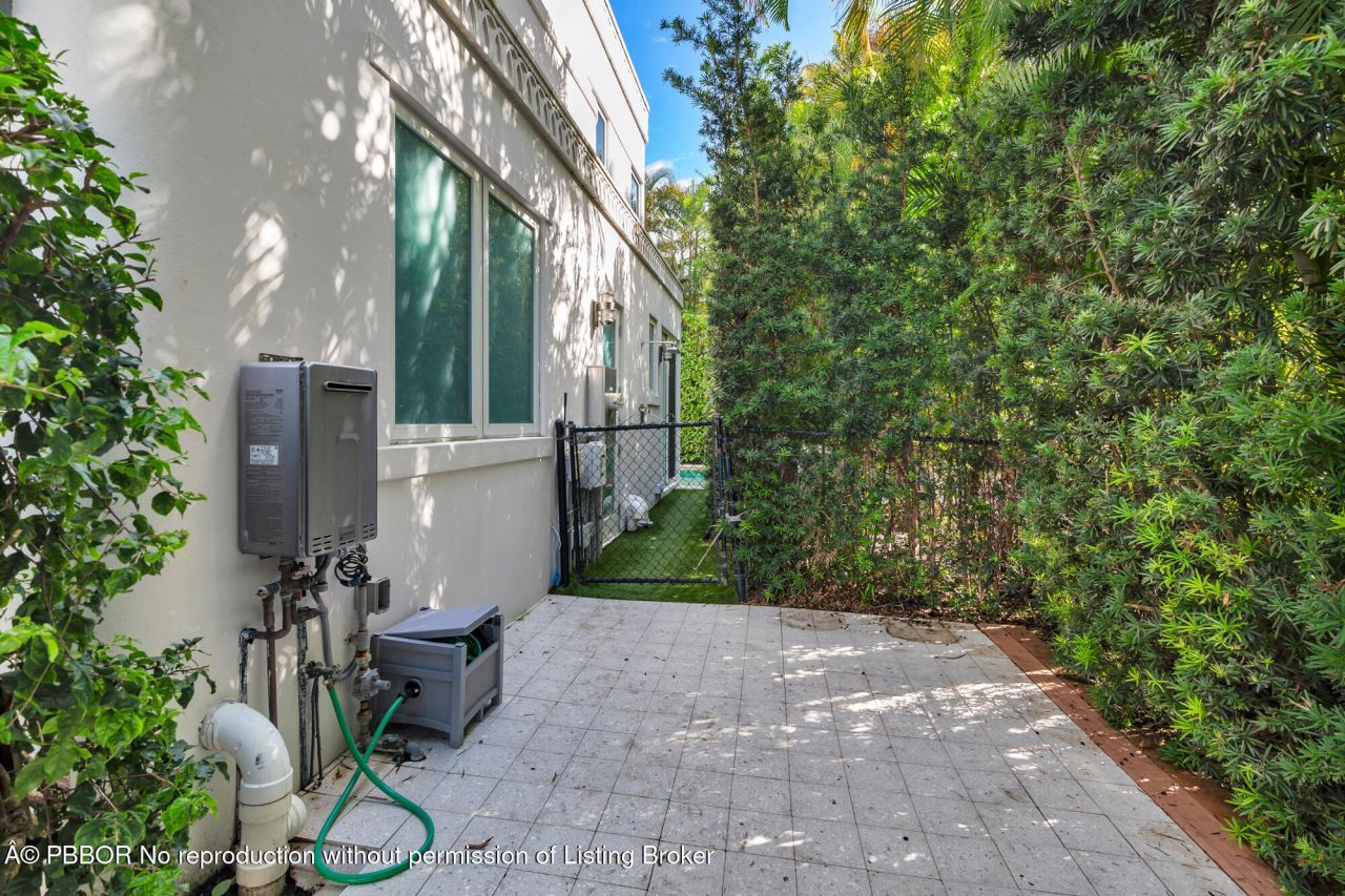 216 Colonial Lane, Palm Beach, FL 33480 Photo