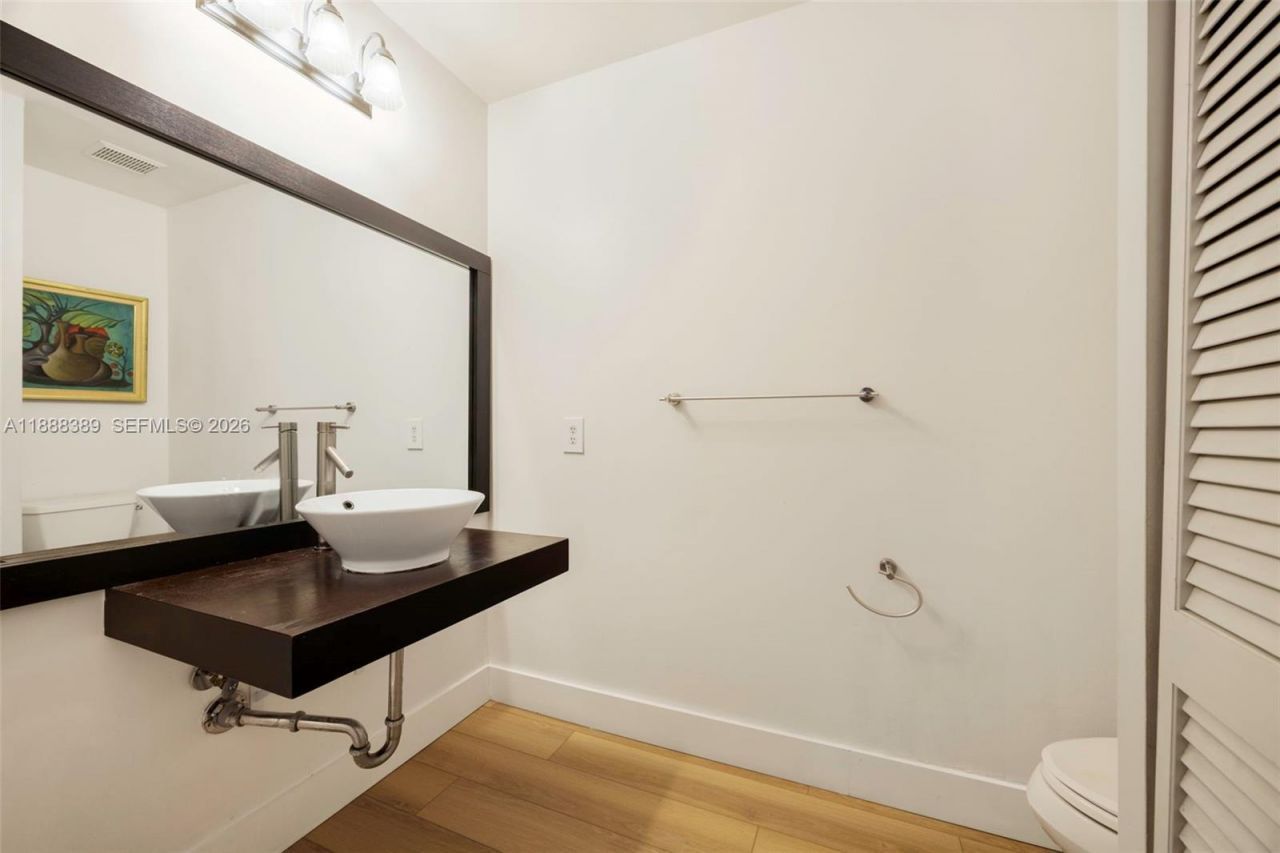 10233 NW 52nd Ln, Doral, FL 33178 Photo