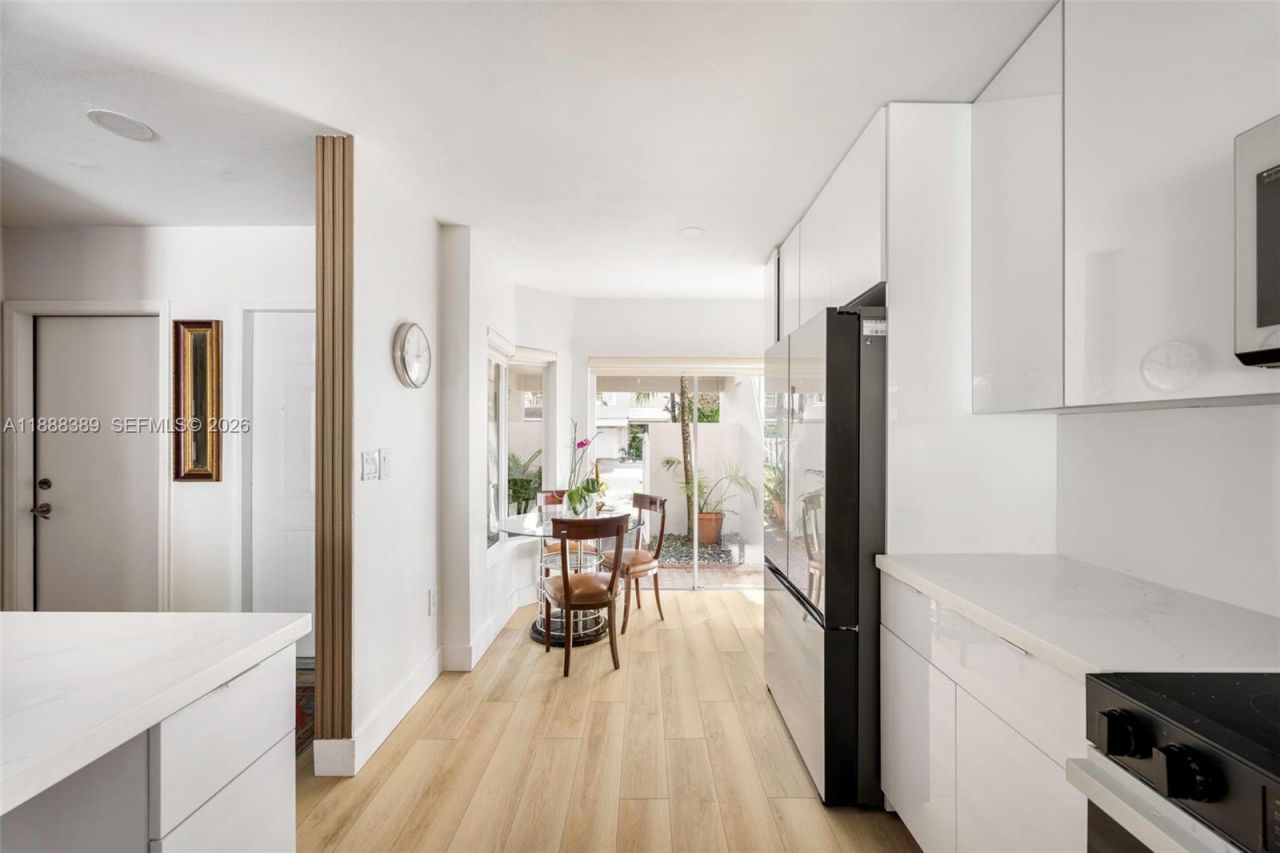 10233 NW 52nd Ln, Doral, FL 33178 Photo