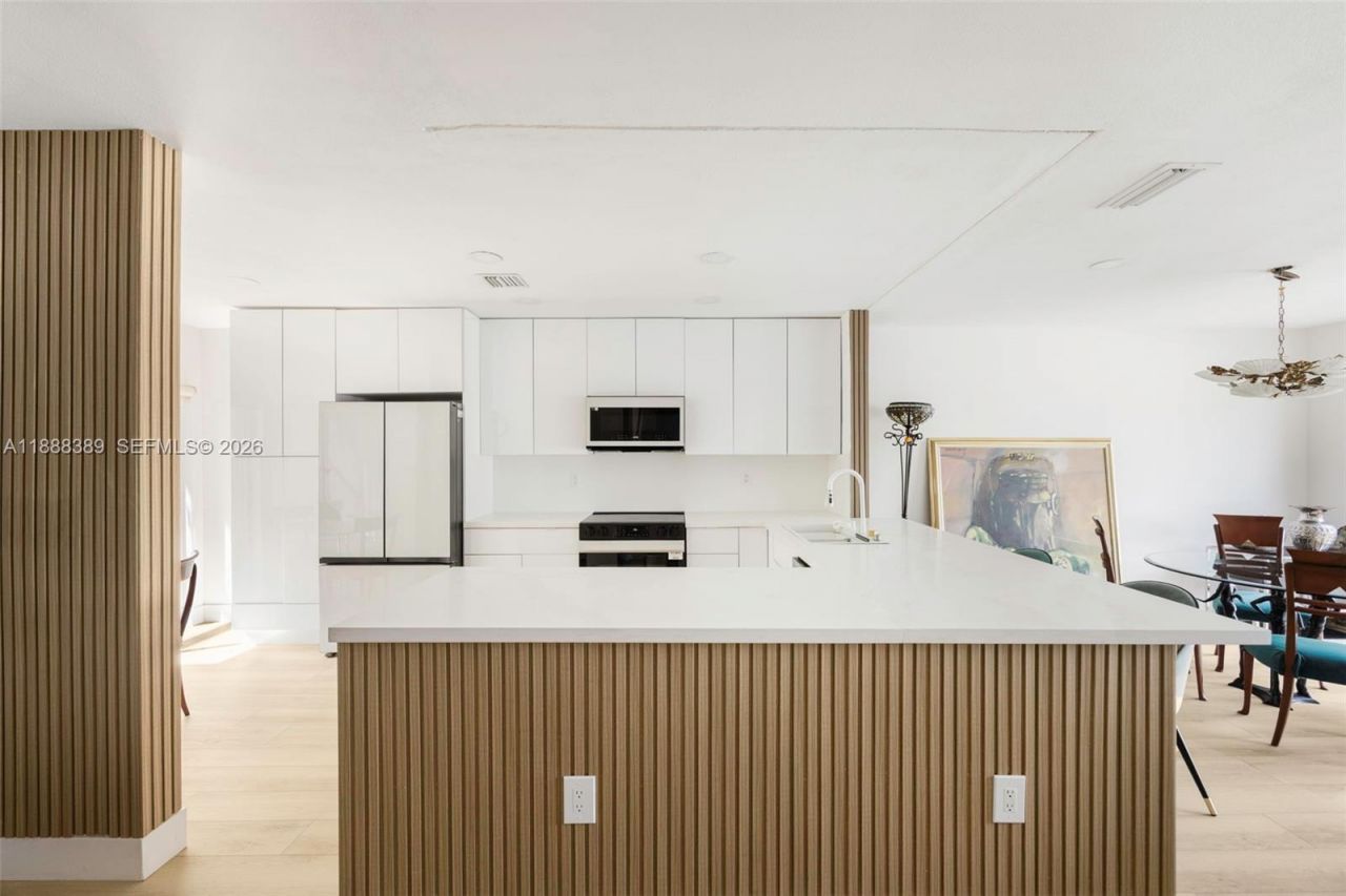 10233 NW 52nd Ln, Doral, FL 33178 Photo