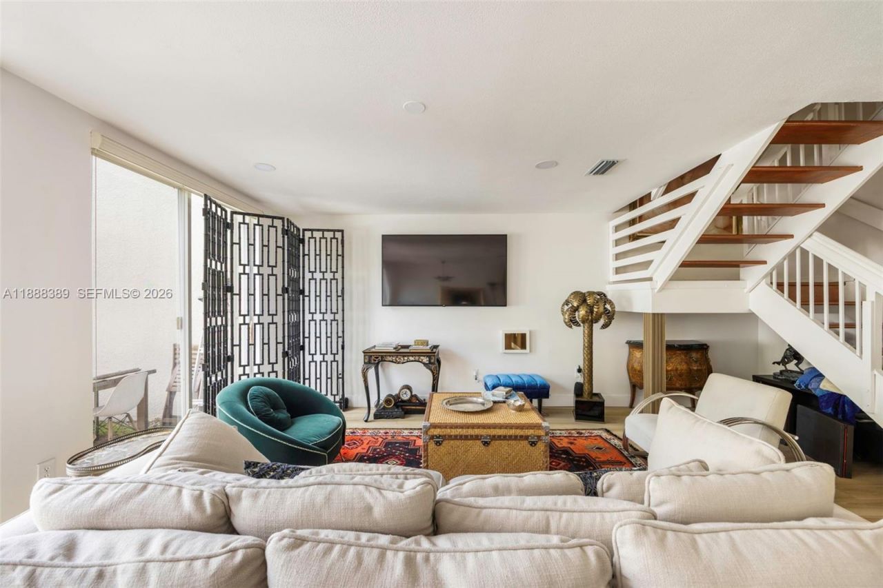 10233 NW 52nd Ln, Doral, FL 33178 Photo