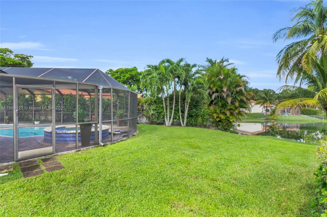 7211 Bamboo St, Miami Lakes, FL 33014 Photo