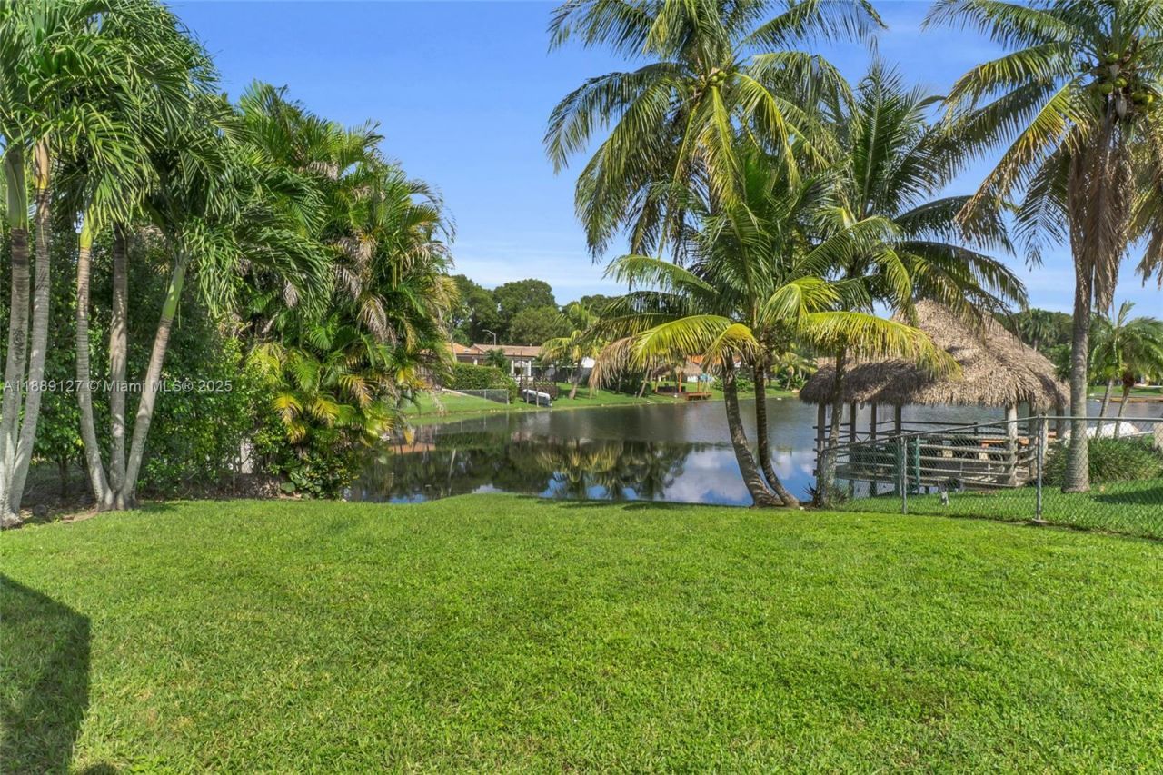 7211 Bamboo St, Miami Lakes, FL 33014 Photo