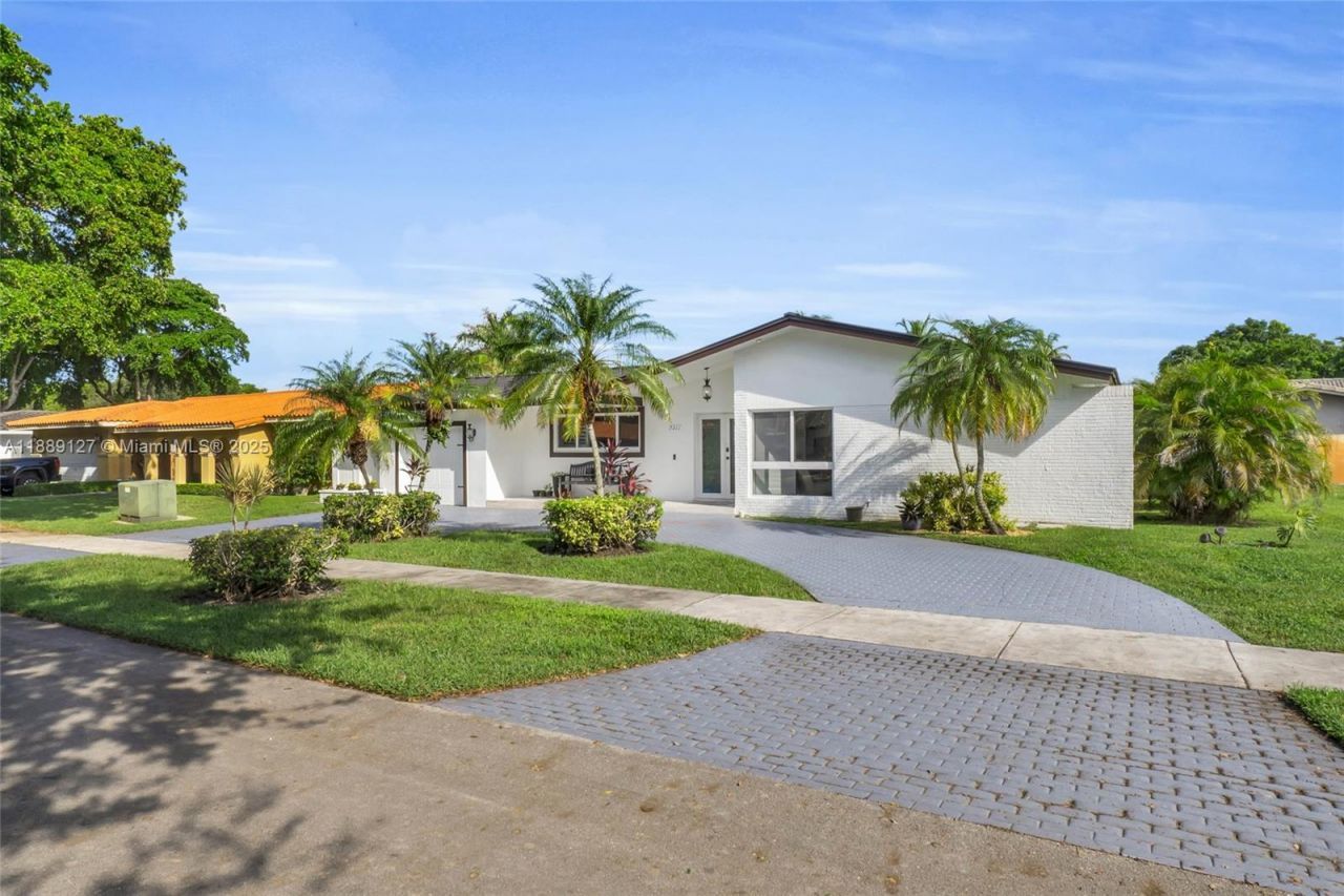 7211 Bamboo St, Miami Lakes, FL 33014 Photo