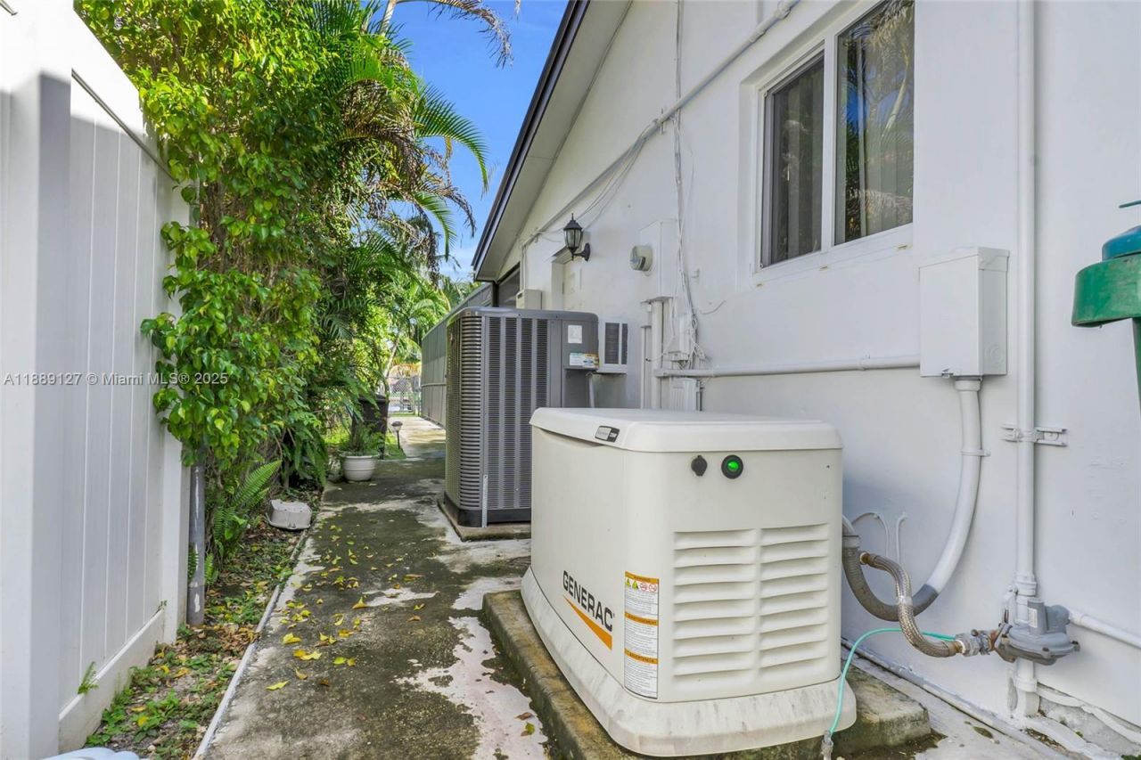 7211 Bamboo St, Miami Lakes, FL 33014 Photo