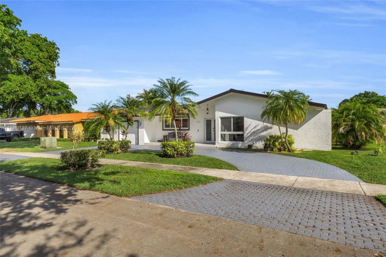 7211 Bamboo St, Miami Lakes, FL 33014 Photo