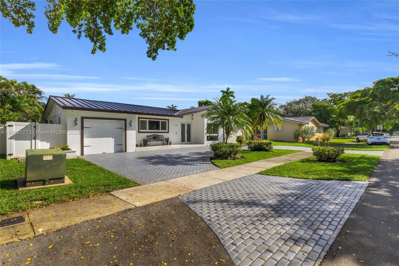 7211 Bamboo St, Miami Lakes, FL 33014 Photo