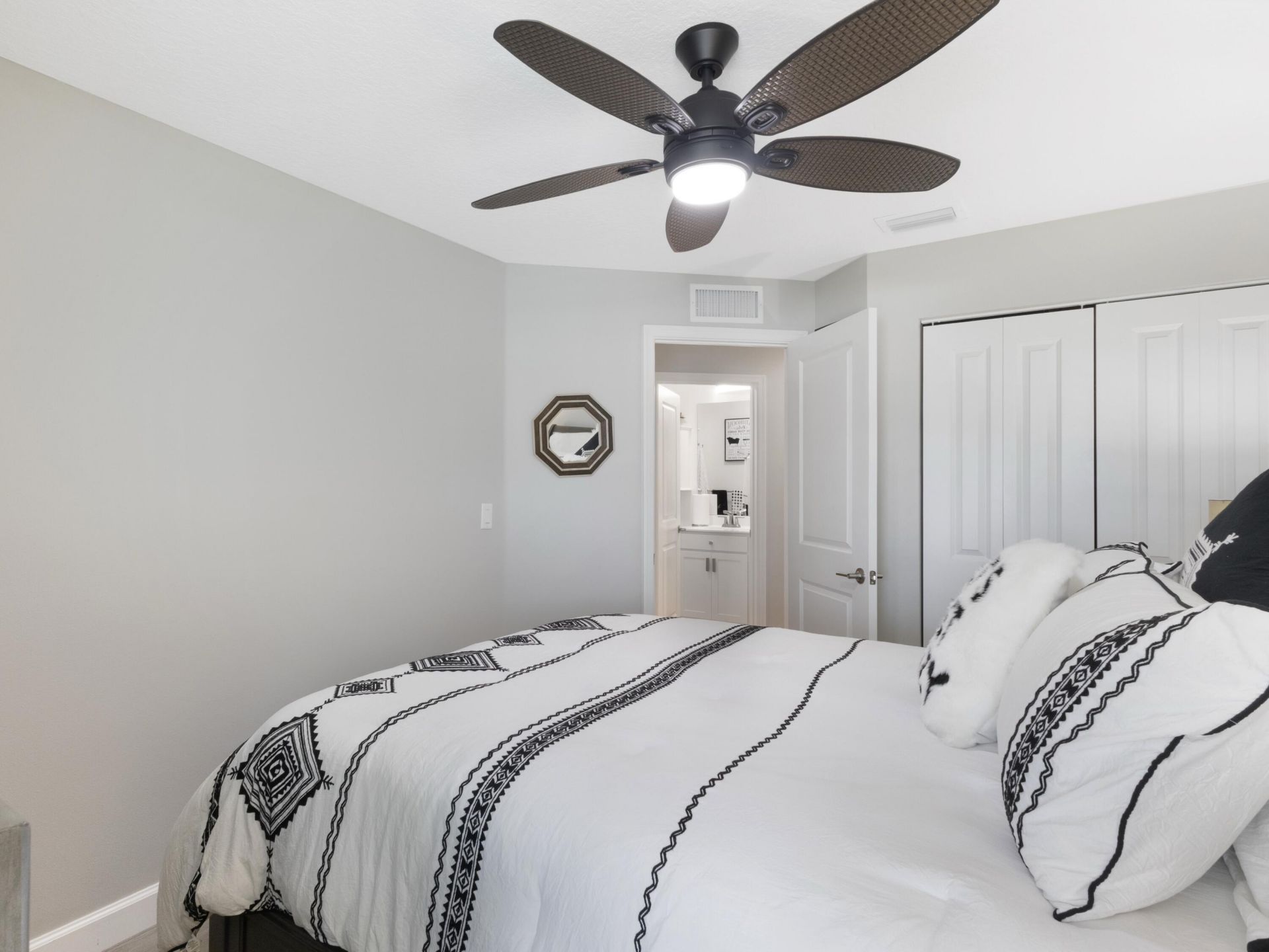 6011 Woods Edge Circle, Riviera Beach, FL 33410 Photo