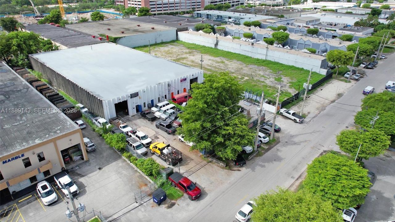 8230 NW 56th St, Doral, FL 33166 Photo