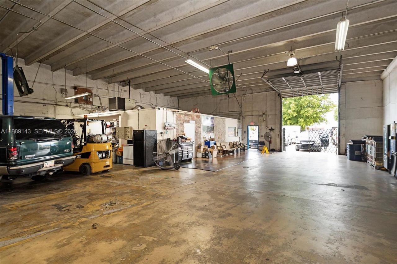 8230 NW 56th St, Doral, FL 33166 Photo