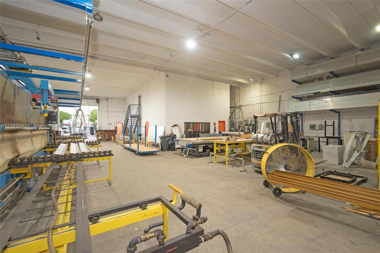 8230 NW 56th St, Doral, FL 33166 Photo