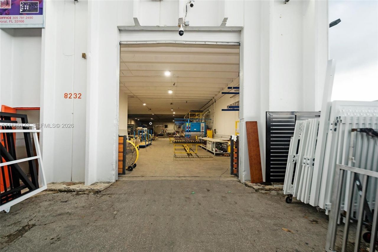 8230 NW 56th St, Doral, FL 33166 Photo