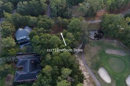 1217 Hawthorn Dr. photo 4