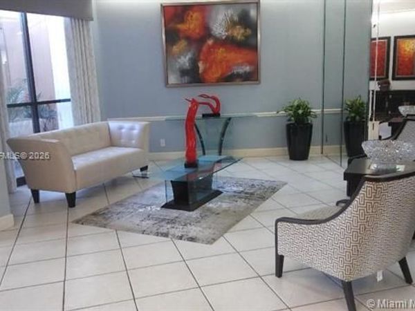 1000 St Charles Pl, Unit L20, Pembroke Pines, FL 33026