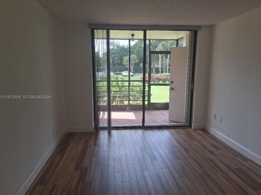 1000 St Charles Pl, Unit L20, Pembroke Pines, FL 33026 Photo