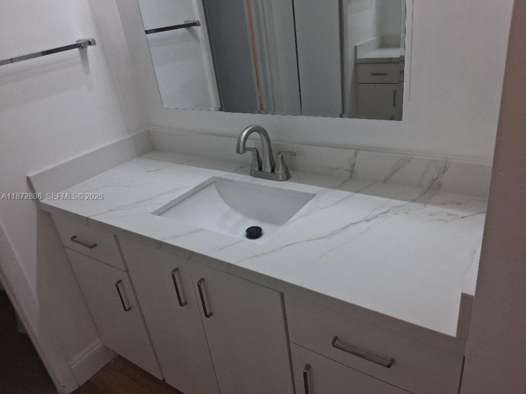 1000 St Charles Pl, Unit L20, Pembroke Pines, FL 33026 Photo