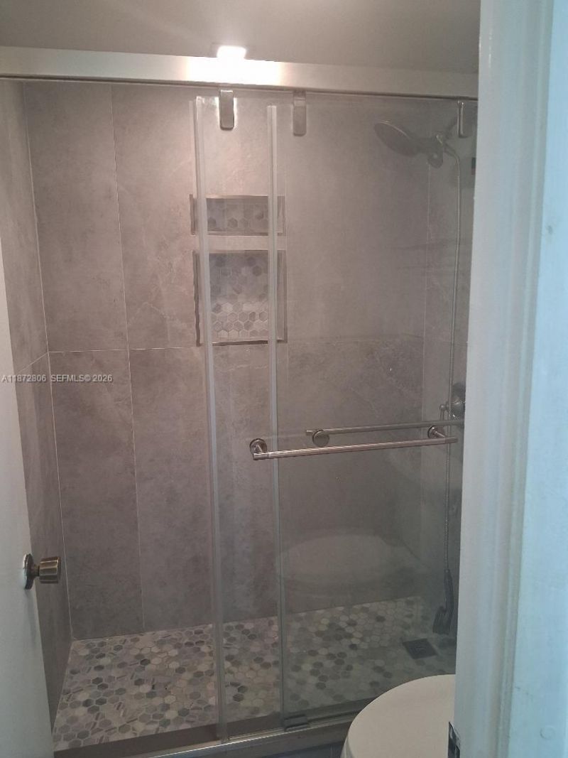 1000 St Charles Pl, Unit L20, Pembroke Pines, FL 33026 Photo