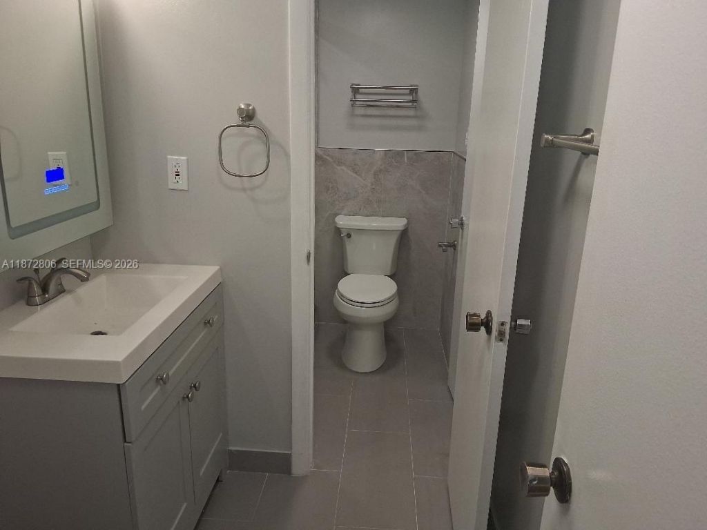 1000 St Charles Pl, Unit L20, Pembroke Pines, FL 33026 Photo