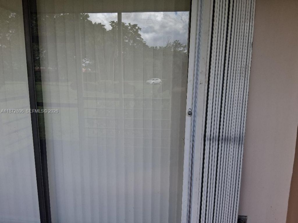 1000 St Charles Pl, Unit L20, Pembroke Pines, FL 33026 Photo