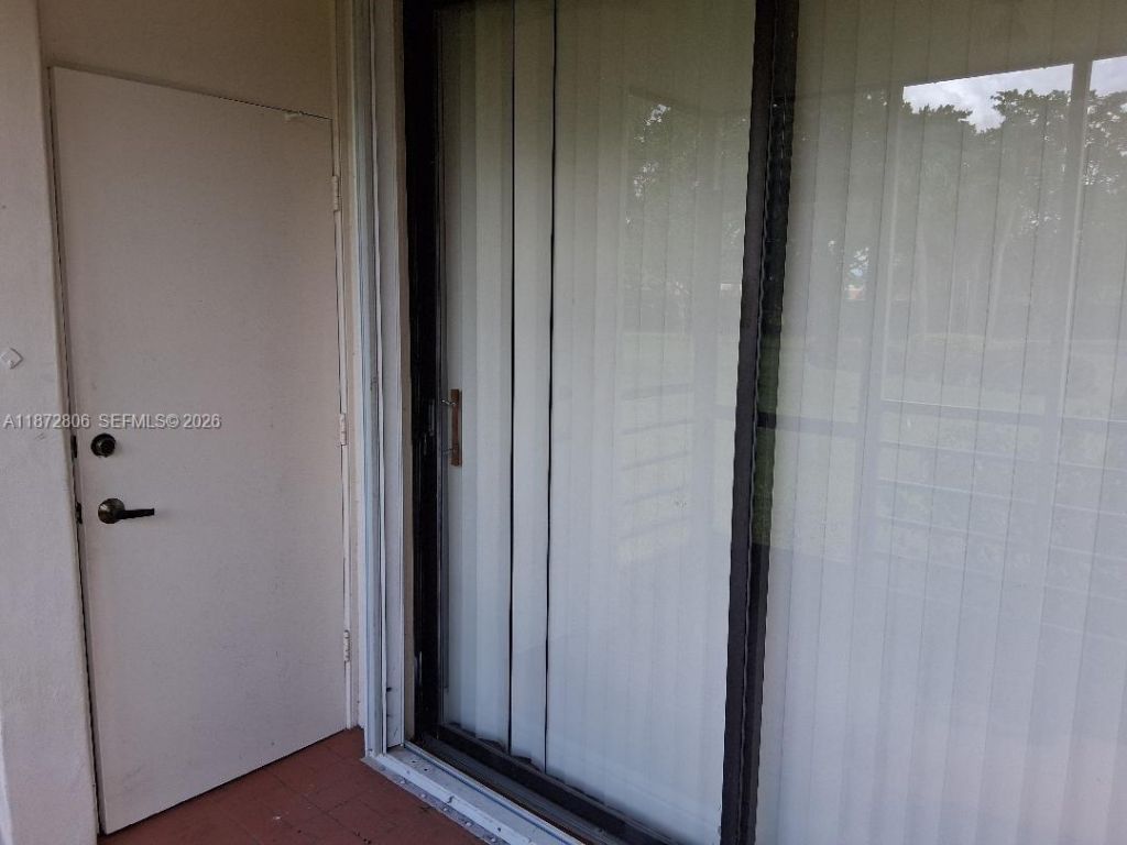 1000 St Charles Pl, Unit L20, Pembroke Pines, FL 33026 Photo