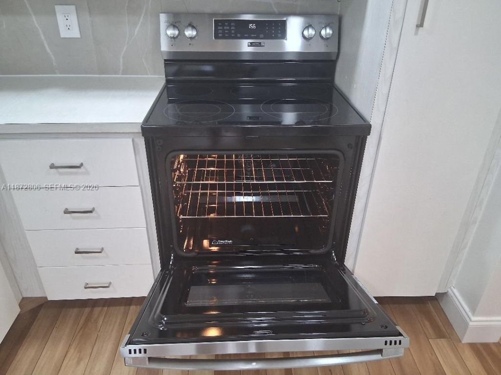 1000 St Charles Pl, Unit L20, Pembroke Pines, FL 33026 Photo