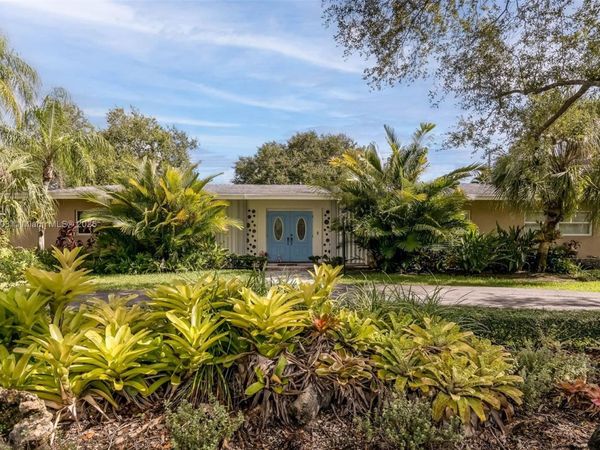 8241 SW 142nd St, Palmetto Bay, FL 33158