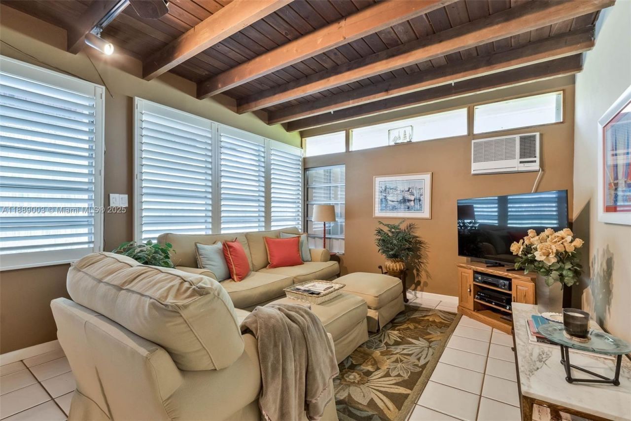 8241 SW 142nd St, Palmetto Bay, FL 33158 Photo