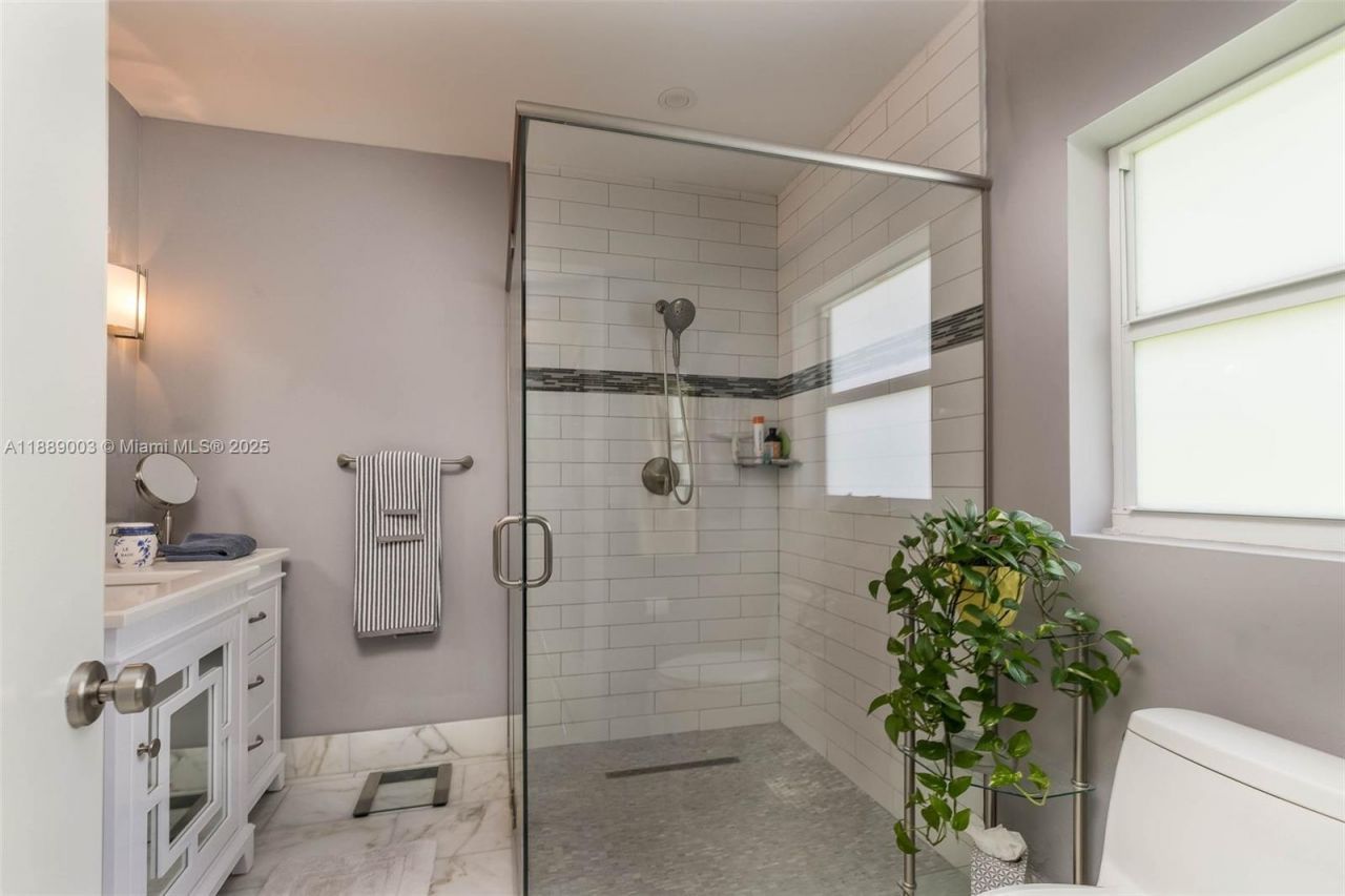 8241 SW 142nd St, Palmetto Bay, FL 33158 Photo