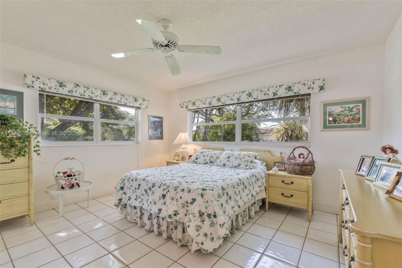 8241 SW 142nd St, Palmetto Bay, FL 33158 Photo