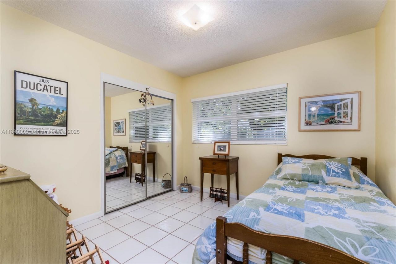 8241 SW 142nd St, Palmetto Bay, FL 33158 Photo