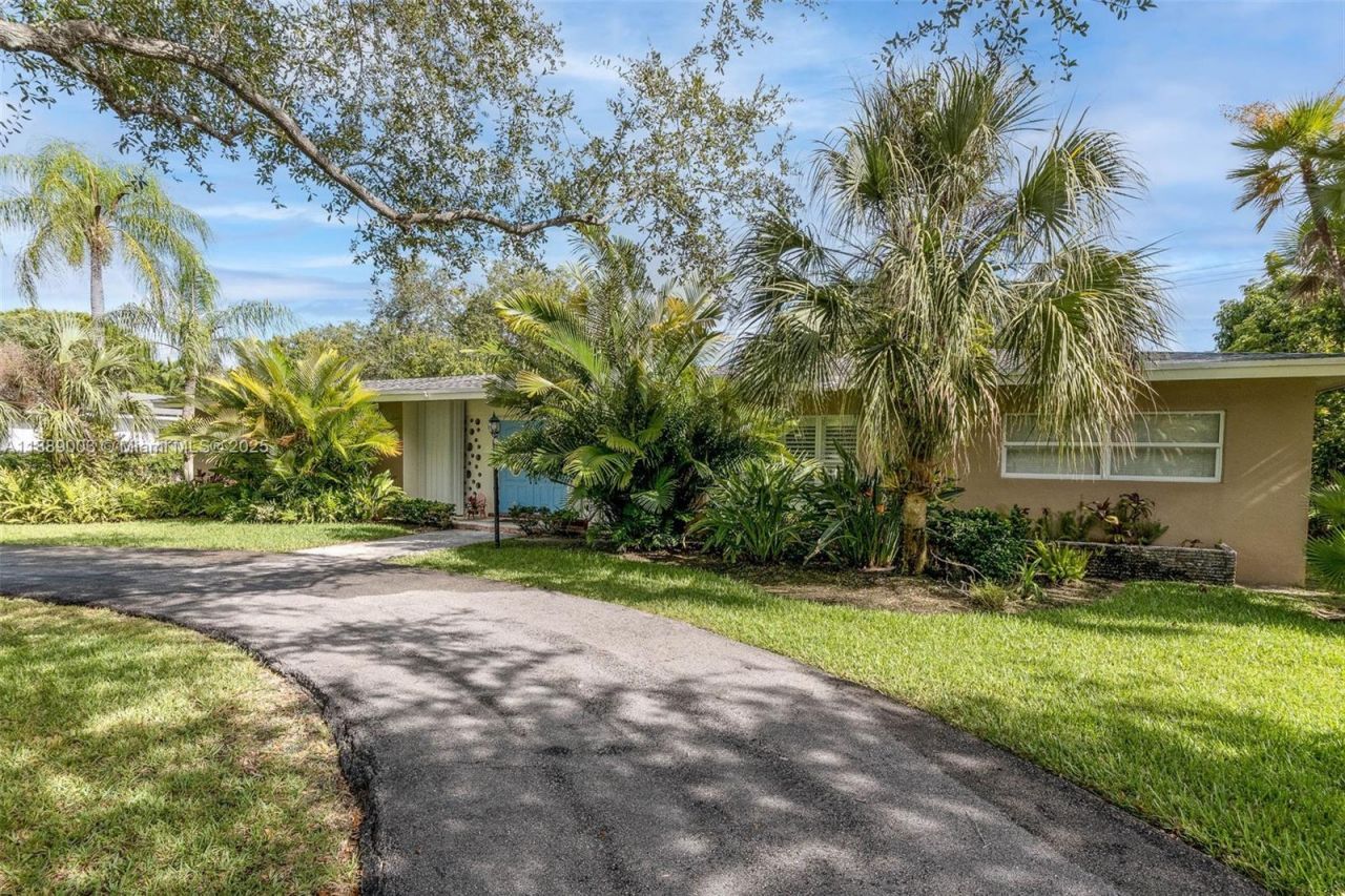 8241 SW 142nd St, Palmetto Bay, FL 33158 Photo
