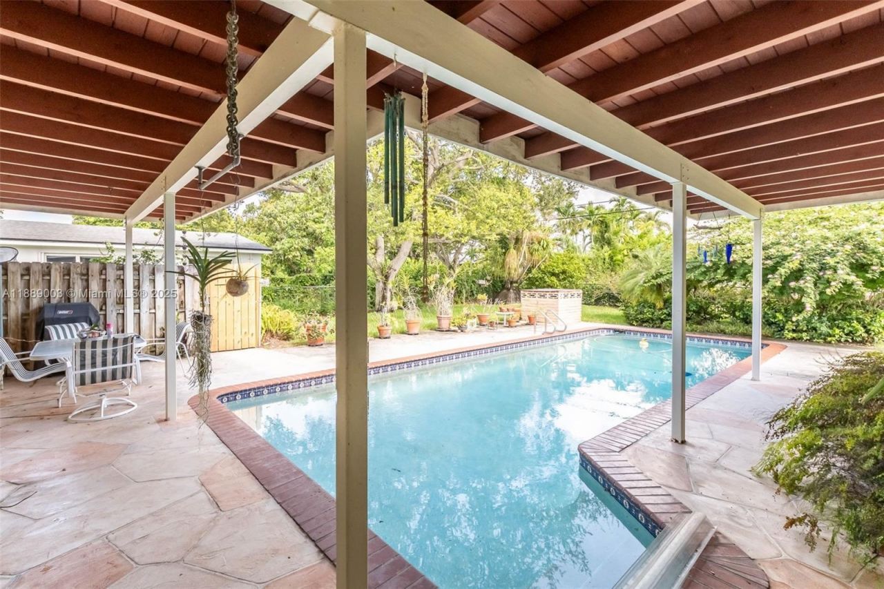 8241 SW 142nd St, Palmetto Bay, FL 33158 Photo