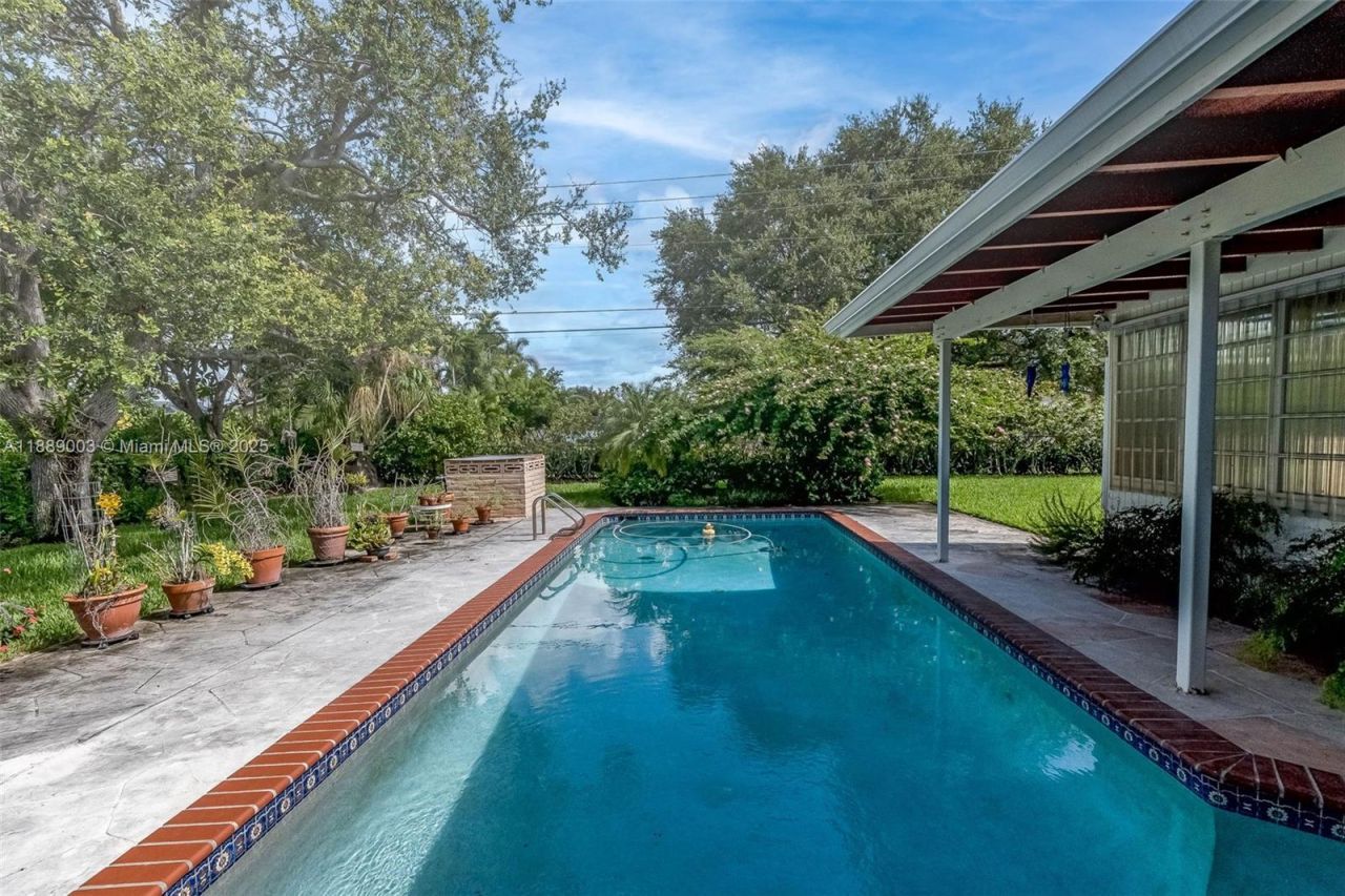 8241 SW 142nd St, Palmetto Bay, FL 33158 Photo