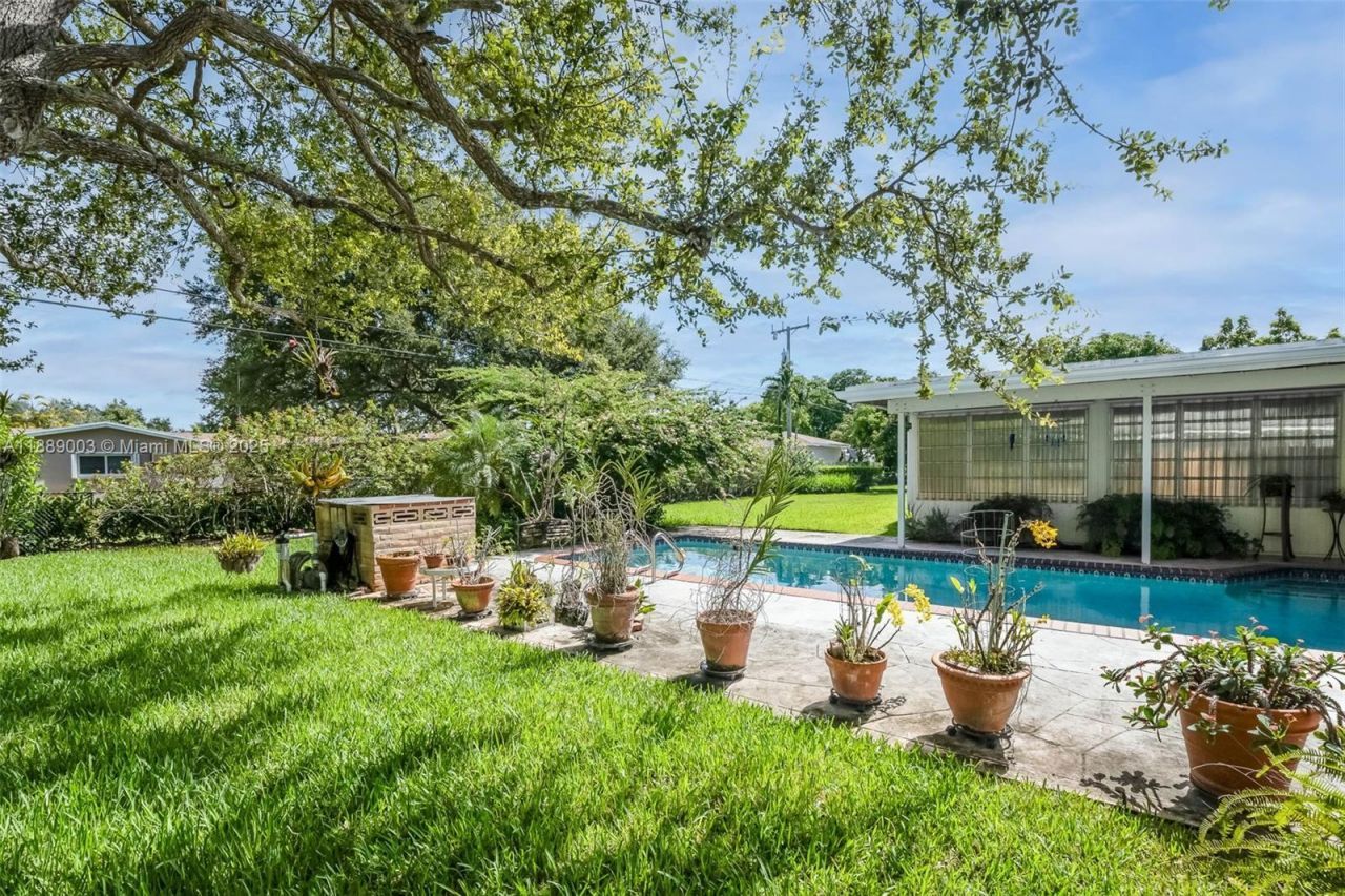 8241 SW 142nd St, Palmetto Bay, FL 33158 Photo