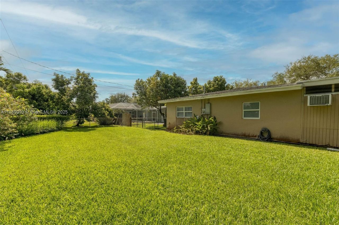 8241 SW 142nd St, Palmetto Bay, FL 33158 Photo