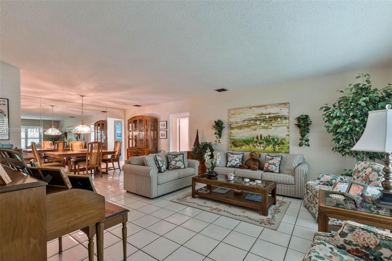 8241 SW 142nd St, Palmetto Bay, FL 33158 Photo