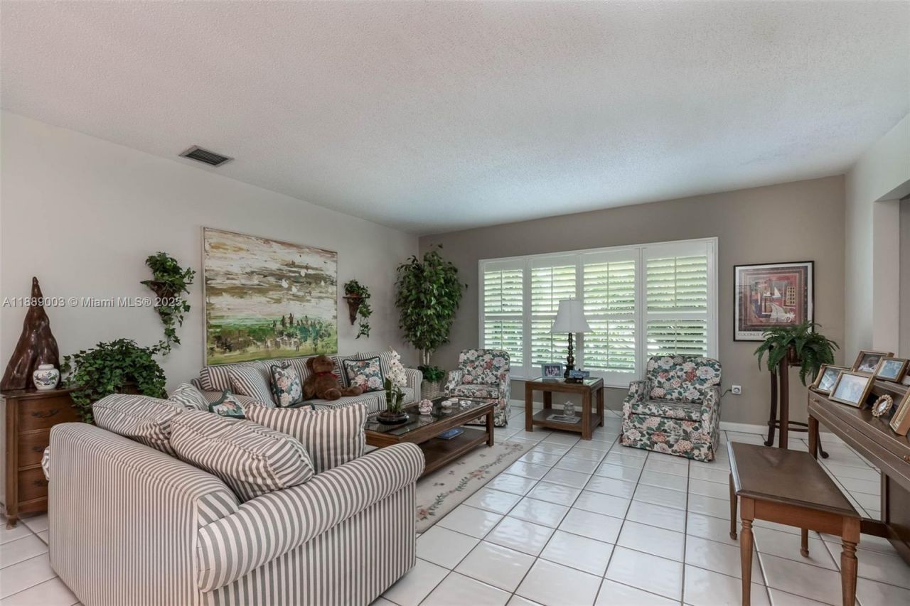 8241 SW 142nd St, Palmetto Bay, FL 33158 Photo