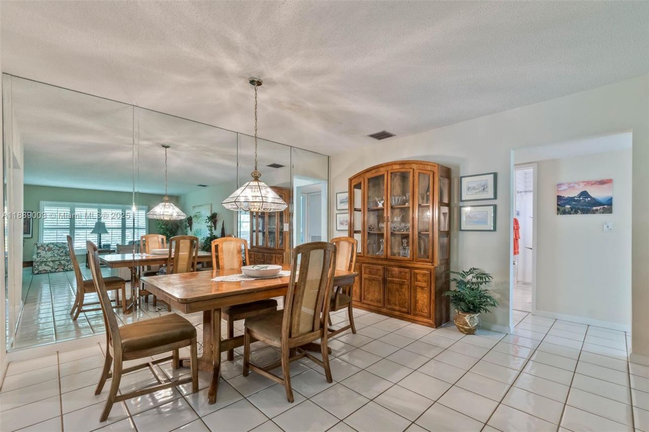 8241 SW 142nd St, Palmetto Bay, FL 33158 Photo