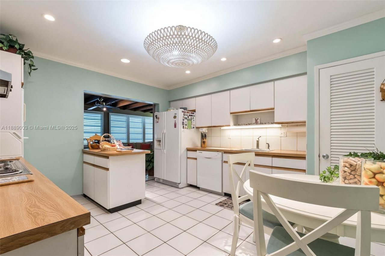 8241 SW 142nd St, Palmetto Bay, FL 33158 Photo