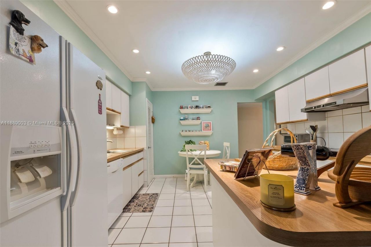 8241 SW 142nd St, Palmetto Bay, FL 33158 Photo